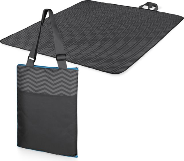 University of Cincinnati 59 x 51 Outdoor Picnic Blanket Tote